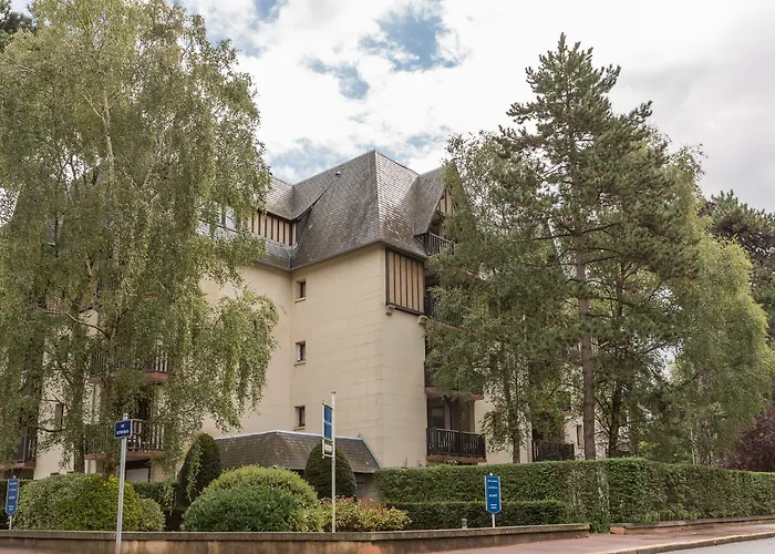 Pierre & Les Embruns 2* Deauville