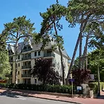Pierre & Les Embruns Aparthotel 2*