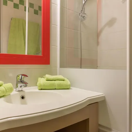 Pierre & Les Embruns דוביל