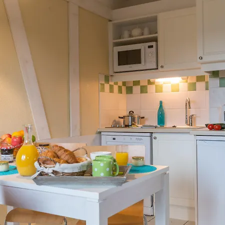 Pierre & Les Embruns דוביל