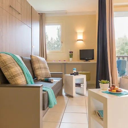 Apartmanhotel Pierre & Les Embruns 3*