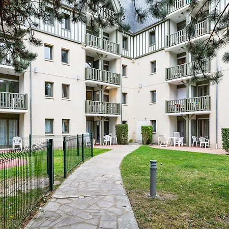 Pierre & Les Embruns דוביל