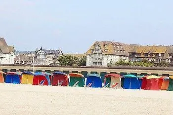 מלון דירות Pierre & Les Embruns 3*