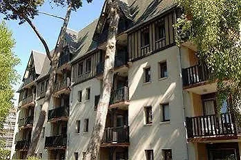 Pierre & Les Embruns מלון דירות דוביל