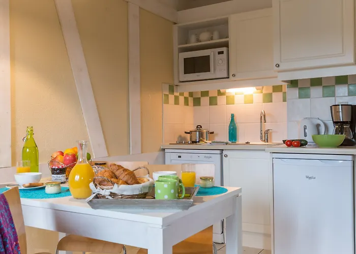 Pierre & Les Embruns دوفييل