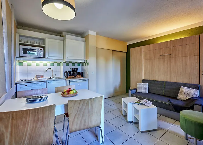 Pierre & Les Embruns