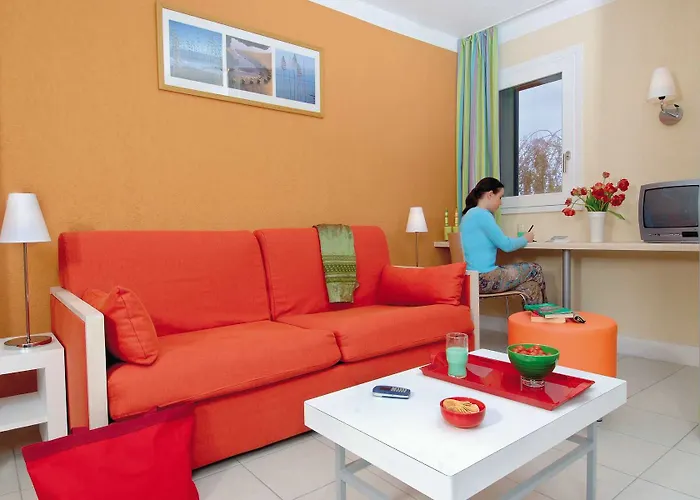 Pierre & Les Embruns 2* دوفييل