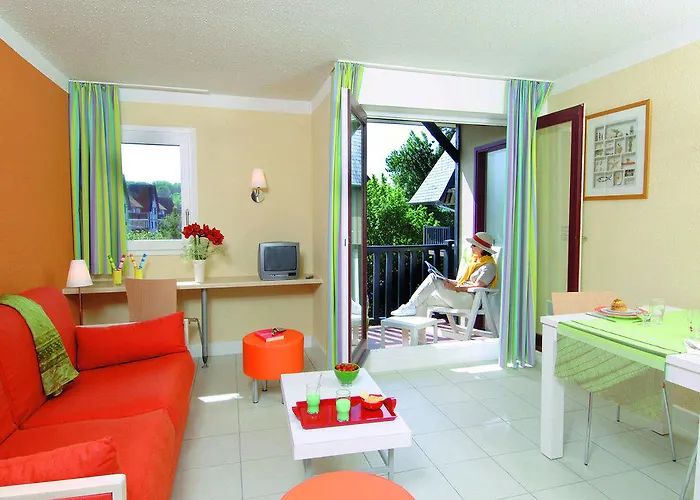 Pierre & Les Embruns 2* دوفييل